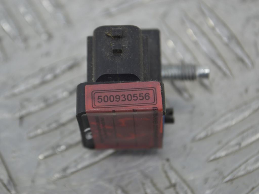 R датчик. Датчик r300. 988330001r. кнопка удара рено лагуна 2. z30027r датчик.