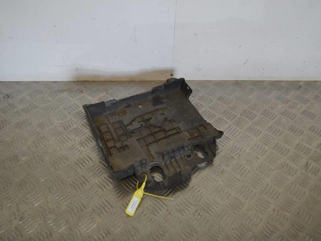 Полка аккумулятора Renault Clio 3 (2005-2012) 8200314273