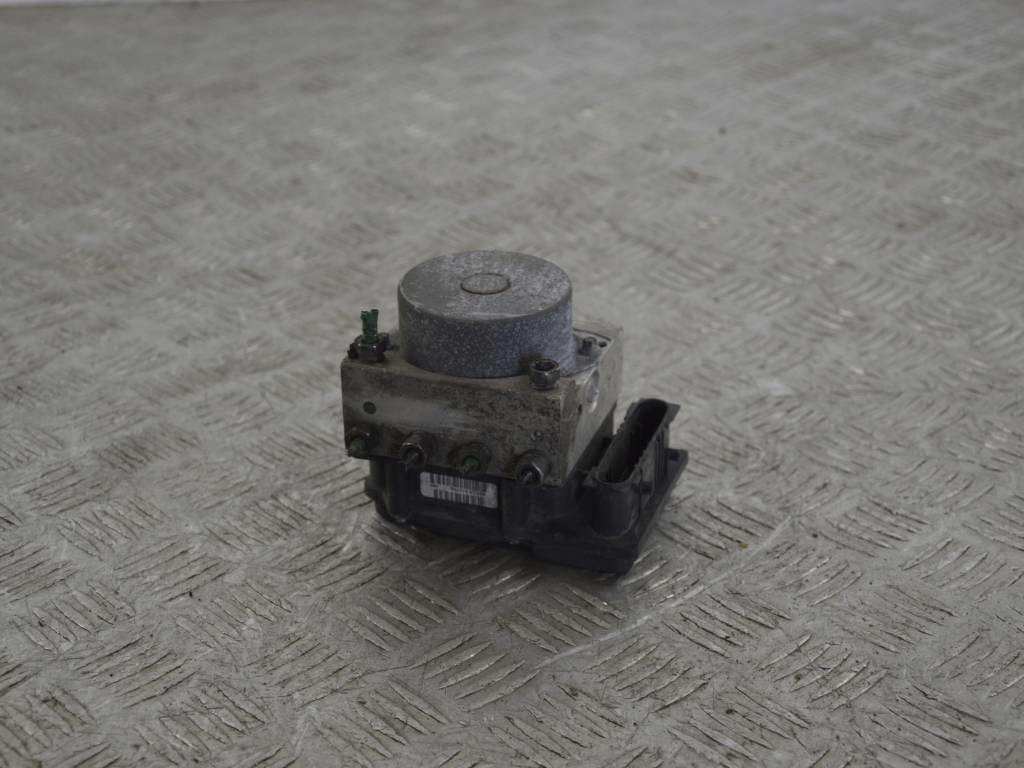 Блок ABS Renault Megane 2 (2002-2008) 8200527390