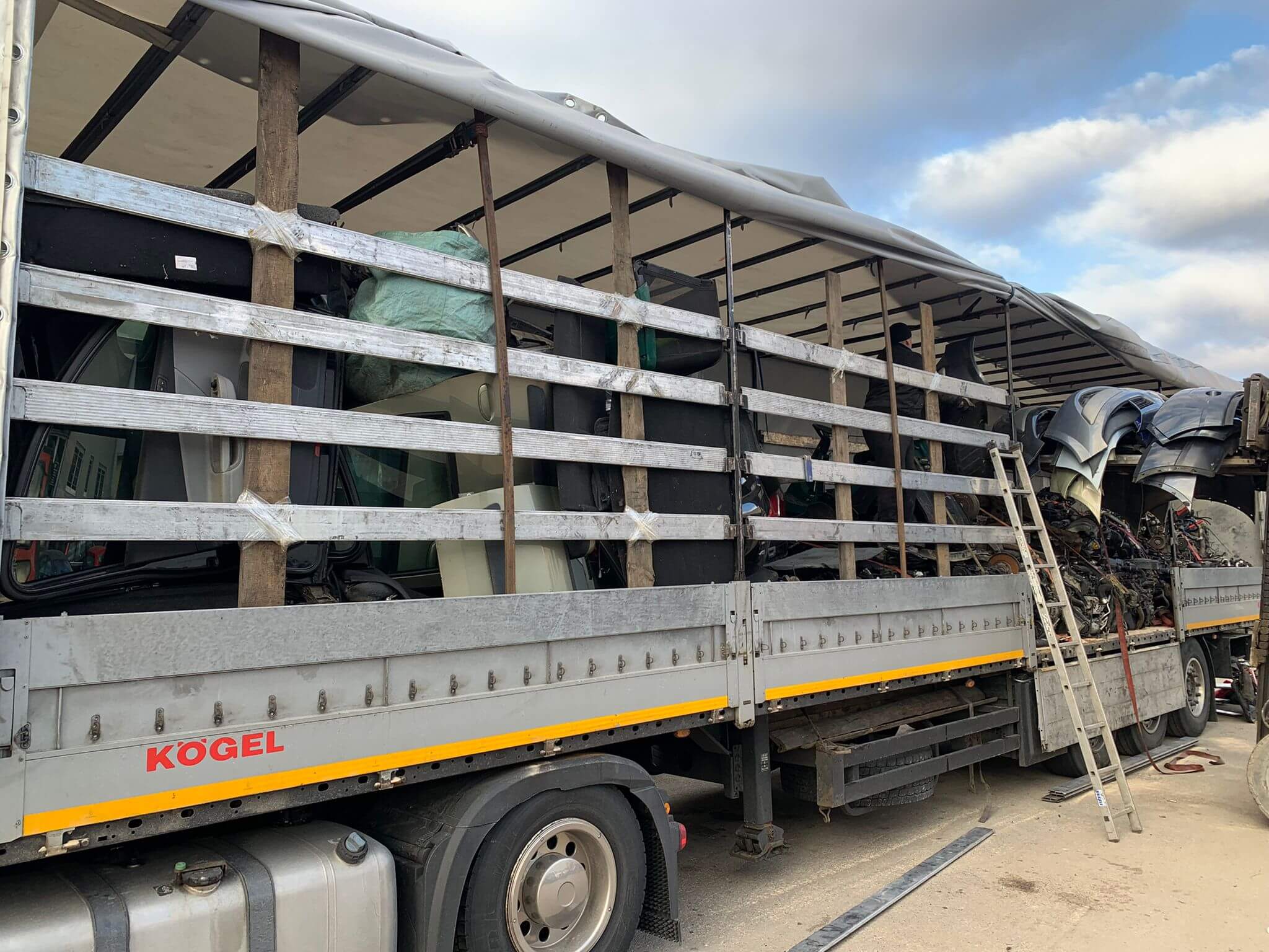 Запчасти в фуре